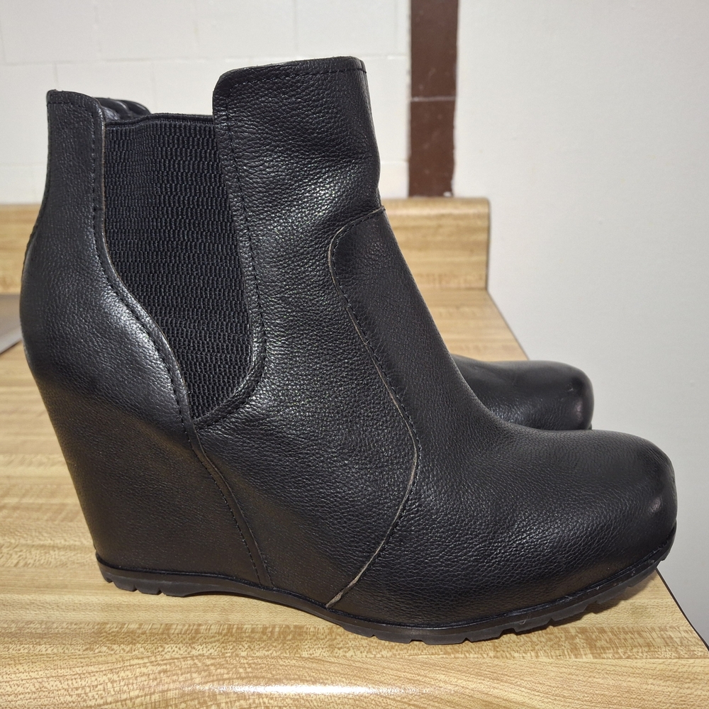 Korks-Ease Pilar Black Leather Wedge Bootie Size 9.5
